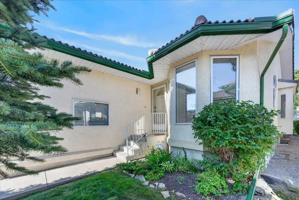 Semi Detached (Half Duplex)
