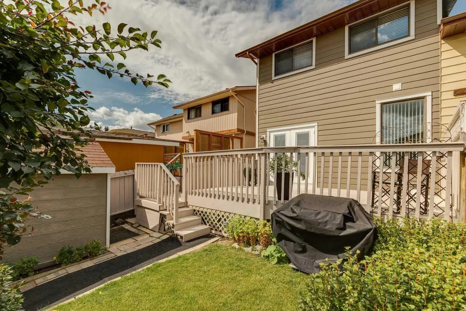 Semi Detached (Half Duplex)